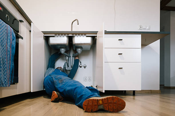 Professional Emergency Plumber technician working in Hickory Plains, AR